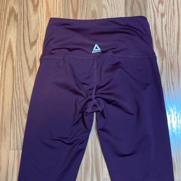 NWOT Reebok Burgundy Leggings, gym pants, yoga exercise clothes - Picture 6 of 7